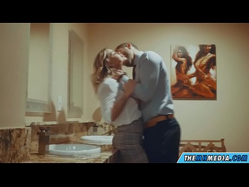 ❤️ Xa i-blonde ene-busty ikuhenda kwindlu yangasese yoluntu ❌ kwi-xh.redporn-tv.ru ☑